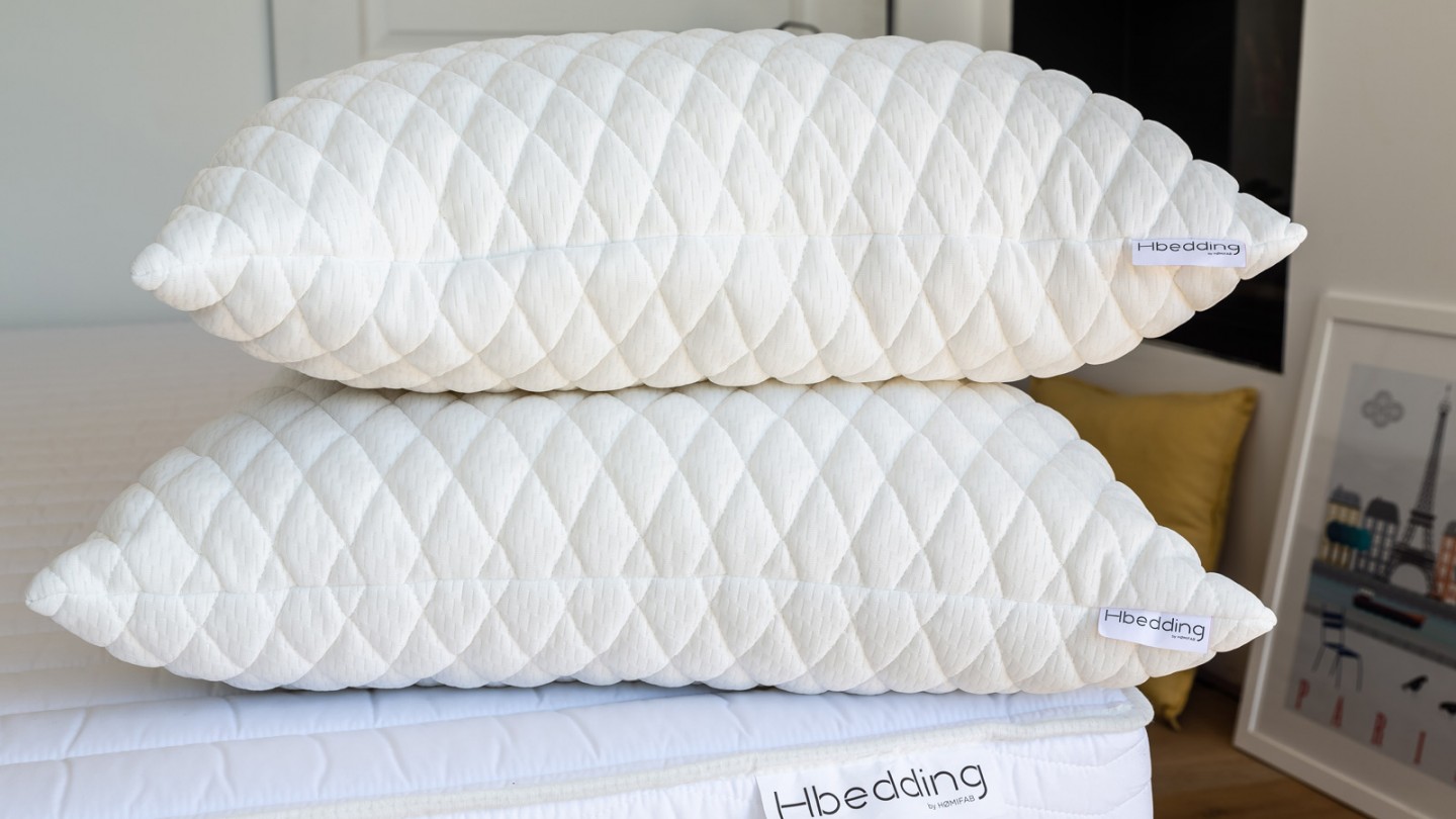 Ensemble matelas ressorts + sommier 140x190 Spring Confort Hbedding + 2 oreillers à mémoire de forme 60x60cm.