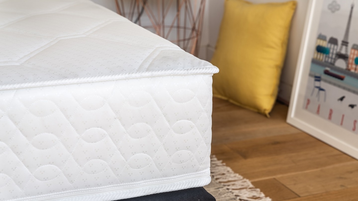 Ensemble matelas ressorts + sommier 140x190 Spring Confort Hbedding + 2 oreillers à mémoire de forme 60x60cm.