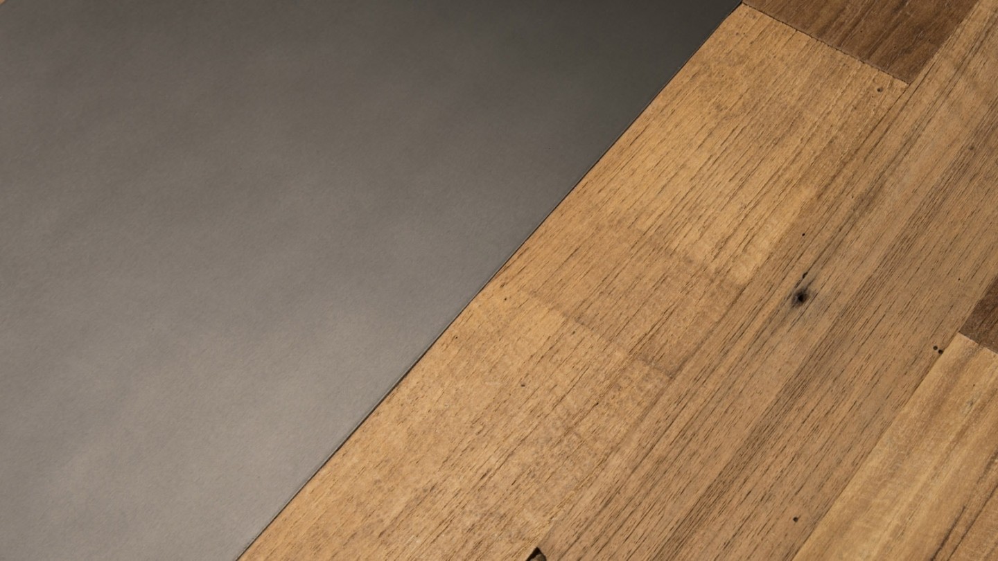 Table basse carrée 120x120cm en teck recylcé piètement métal noir - Collection Maxence