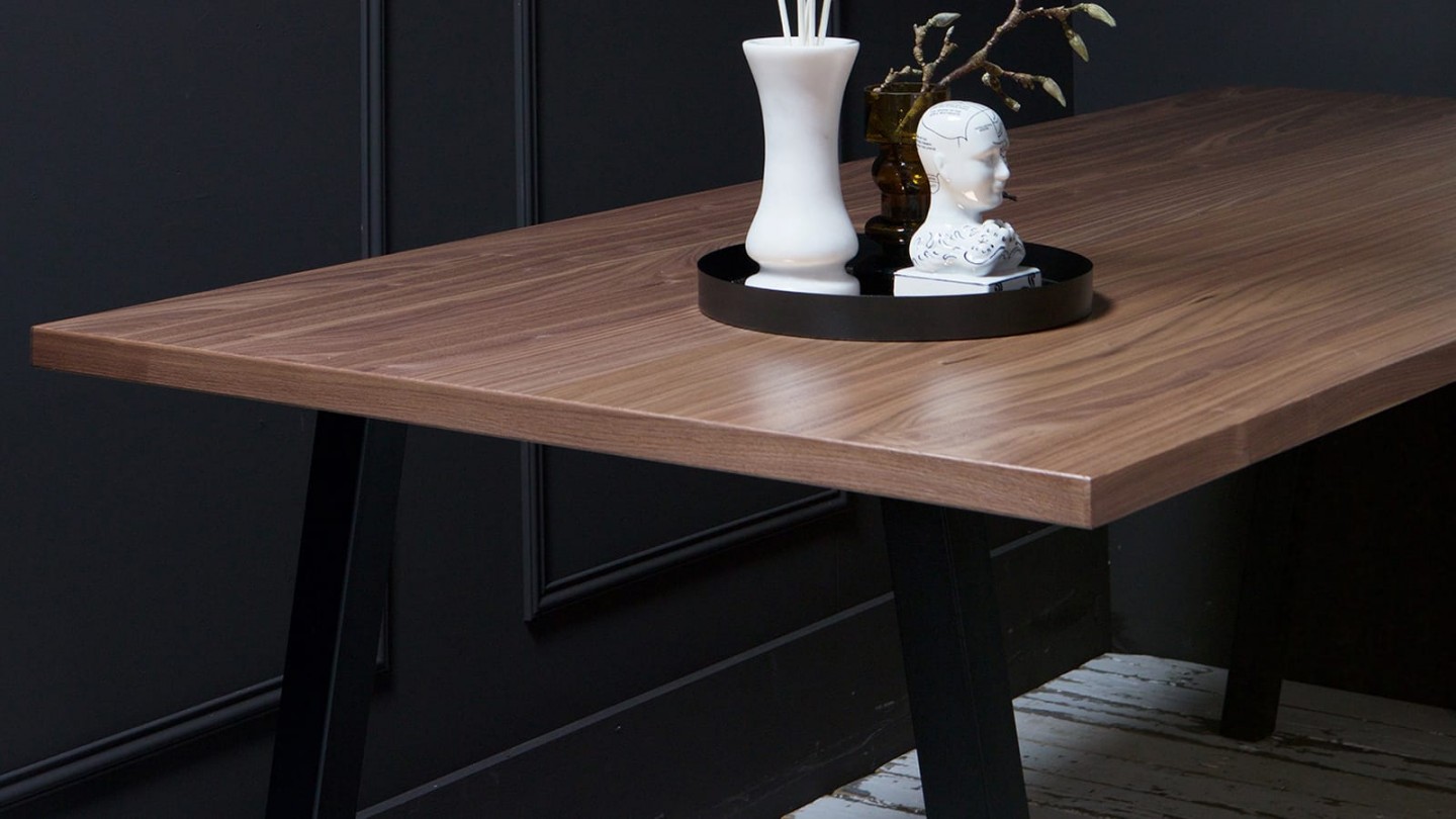 Table à manger 200cm en bois piètement en métal noir - Collection James - Woood