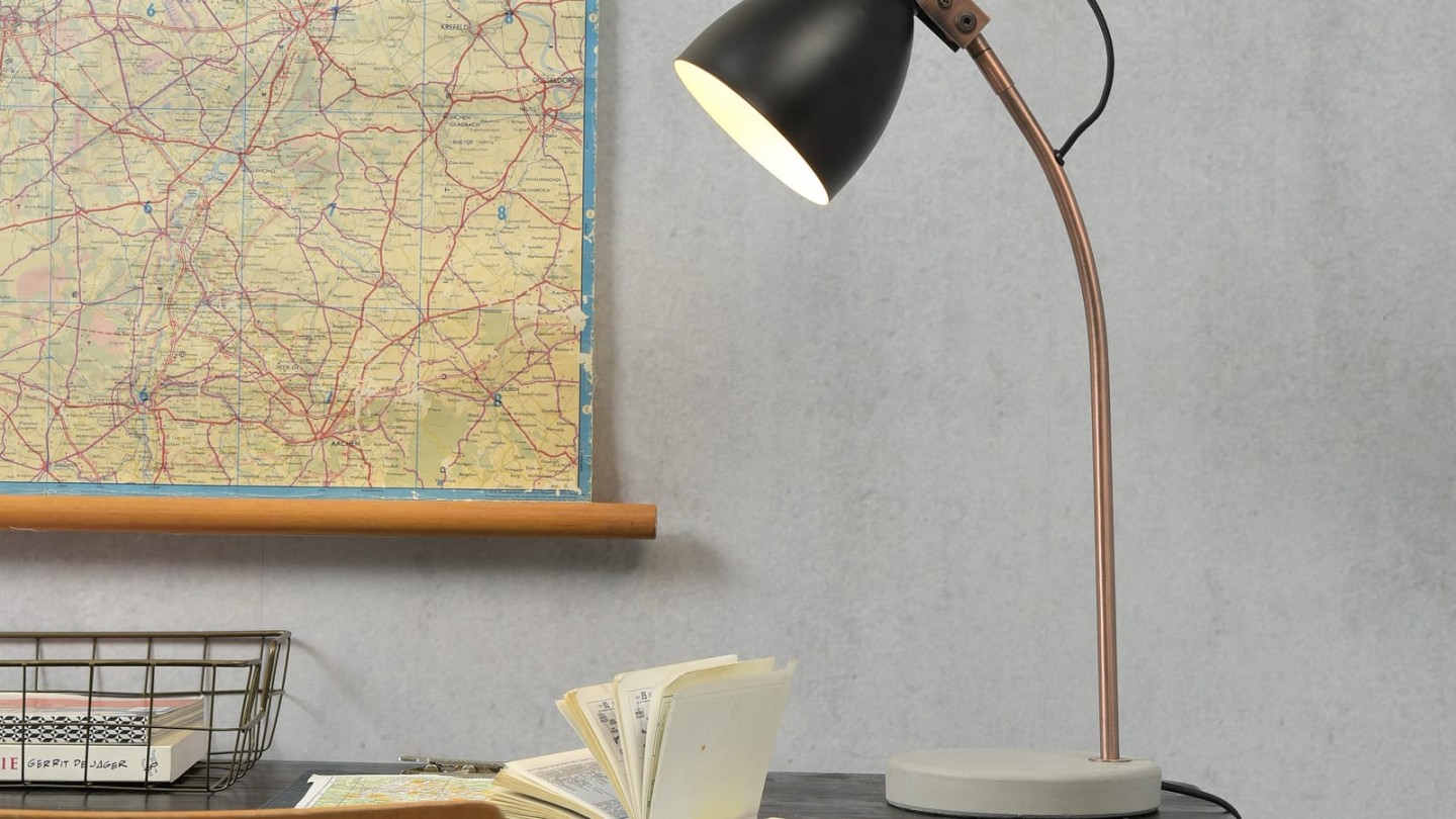 Lampe de bureau base en ciment structure en métal cuivré et noir - Collection Denver - It's About Romi