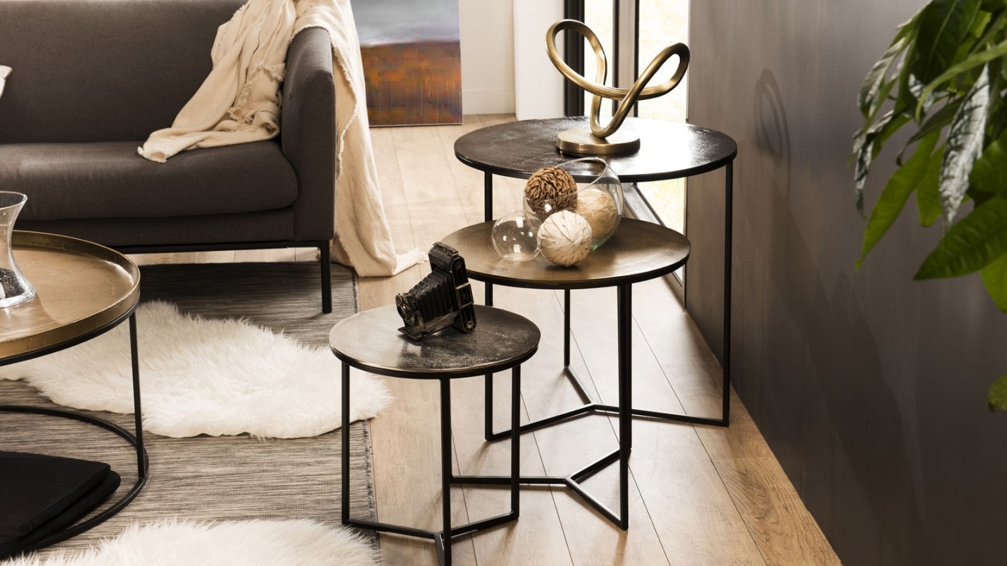 Set de 3 tables gigognes en aluminium noir doré argenté piètement métal - Collection Johan