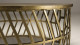 Table basse ronde 89cm en aluminium doré piètement graphique - Collection Johan