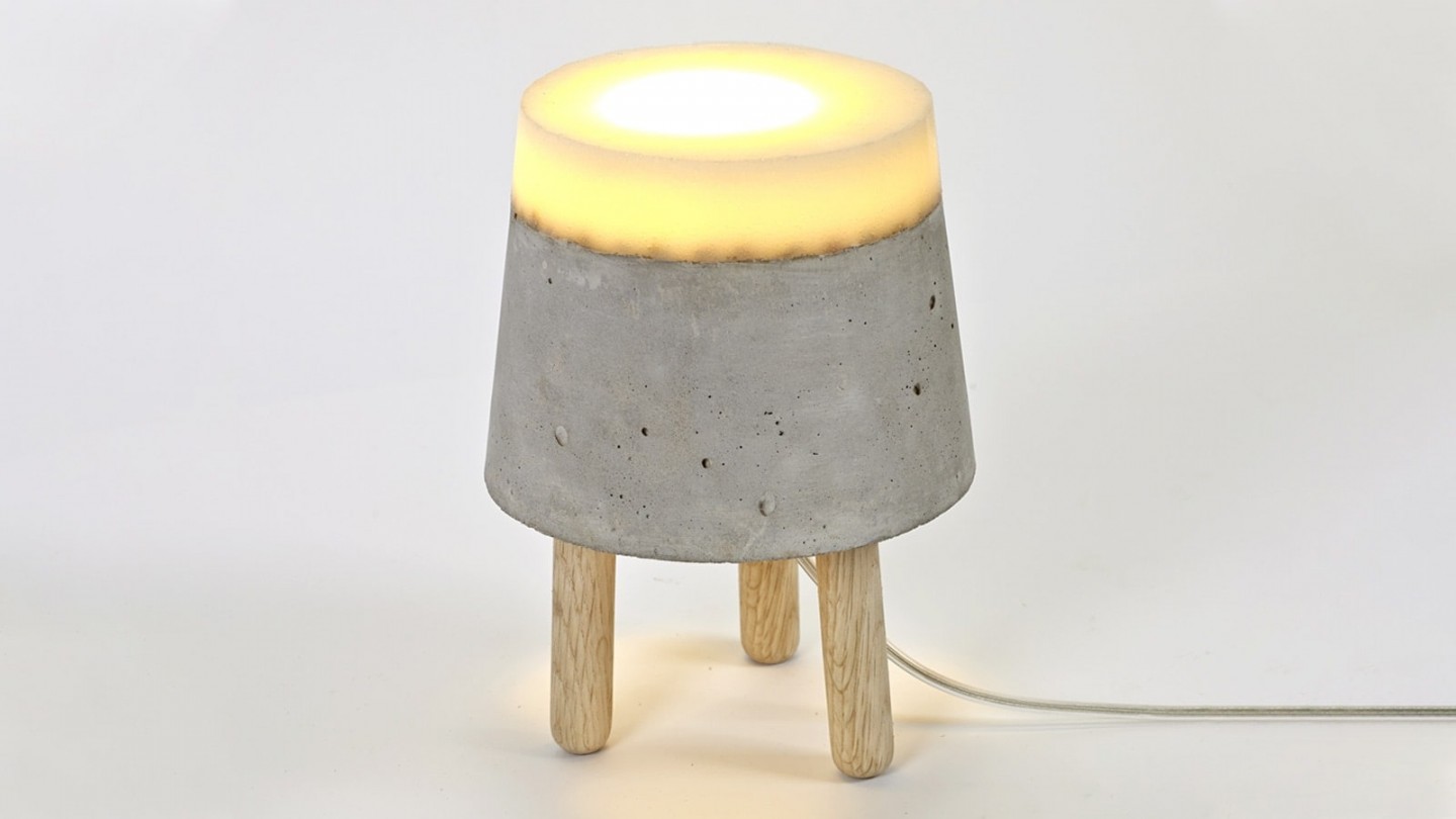 Lampe de table en béton et bois taille S - Serax
