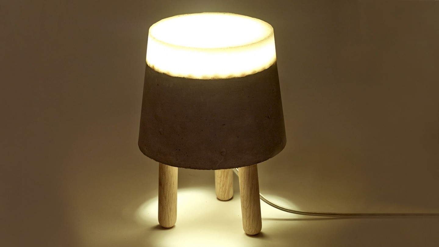 Lampe de table en béton et bois taille S - Serax