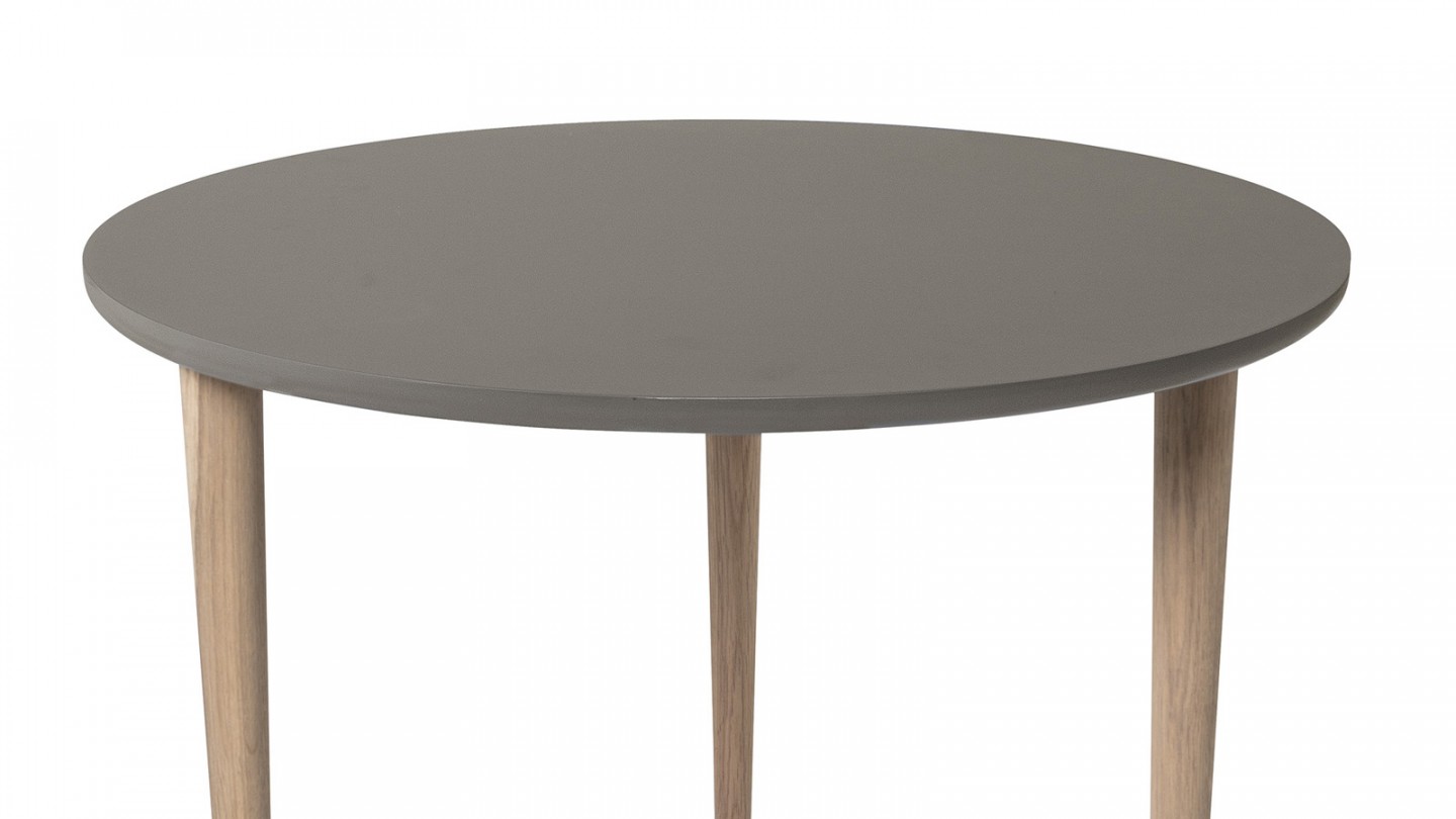 Table basse Noa anti-rayures Ø59 cm en contre-plaqué brun et pieds en chêne clairs