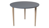 Table basse anti-rayures Ø59 cm en contre-plaqué gris anthracite et pieds en chêne clairs - Bloomingville - Collection Noa