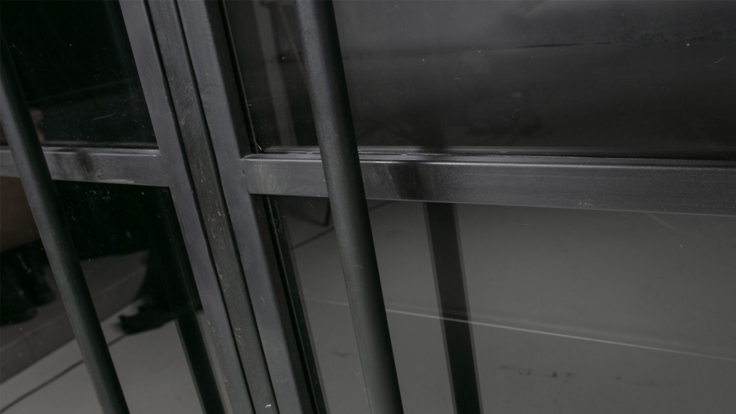 Vitrine 2 portes en métal noir mat - Collection Exhibit - BePureHome