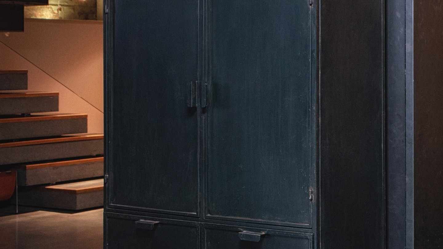 Meuble de rangement 2 portes 2 tiroirs en métal noir - Collection Wish - BePureHome