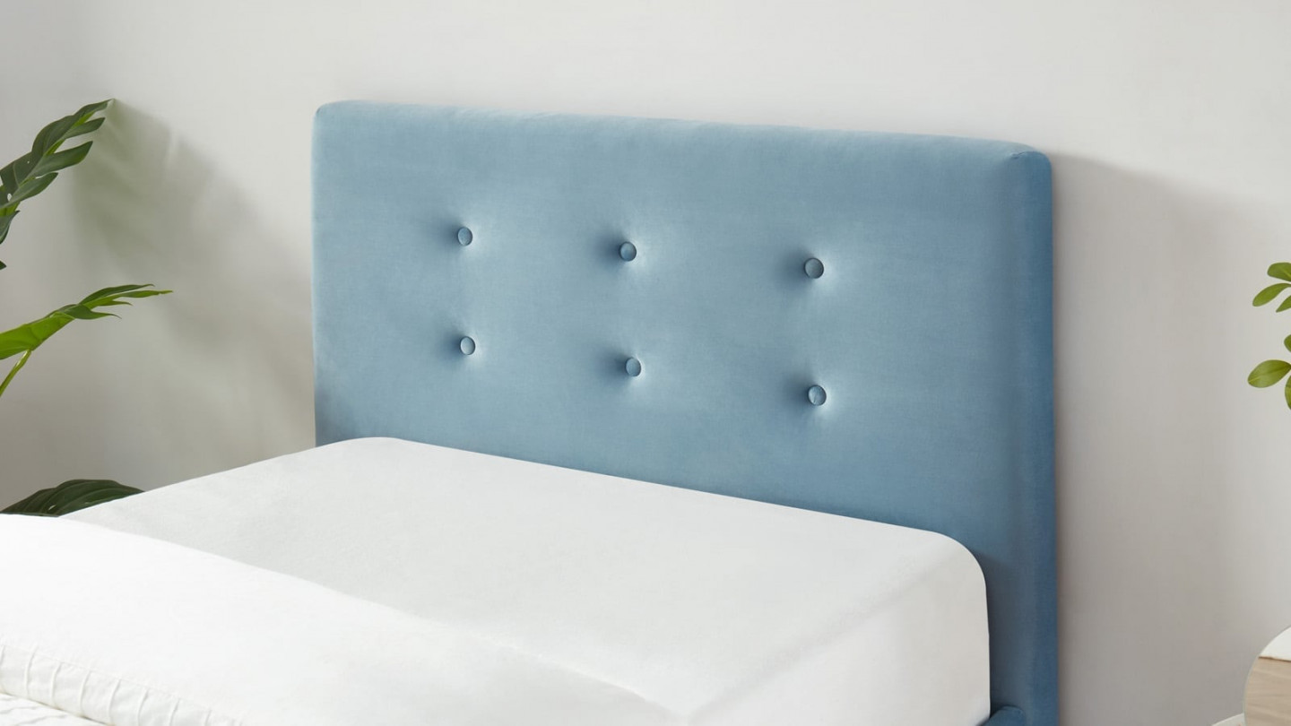 Lit coffre simple 90x190 en velours bleu avec tête de lit et sommier à lattes - Collection Tina