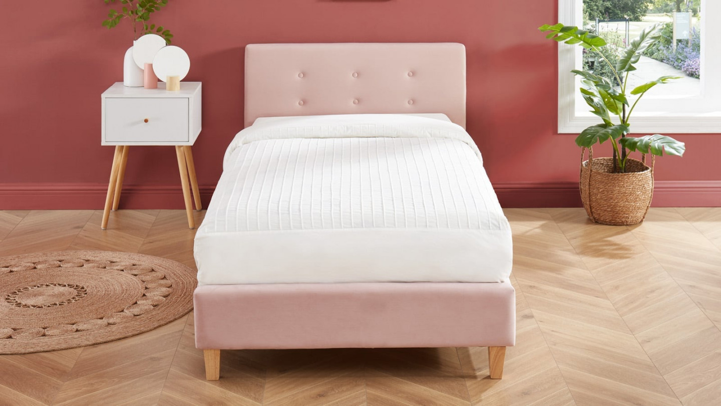 Lit simple avec tête de lit capitonnée en velours rose poudré - sommier à lattes 90x190cm - Collection Milo