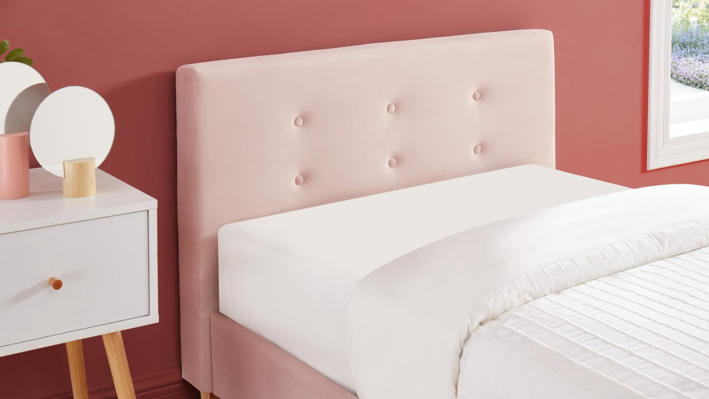 Lit simple avec tête de lit capitonnée en velours rose poudré - sommier à lattes 90x190cm - Collection Milo