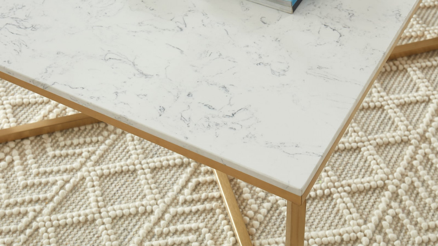 Elle Déco - BOWIE - Table basse carrée en pierre façon marbre blanc - L90cm
