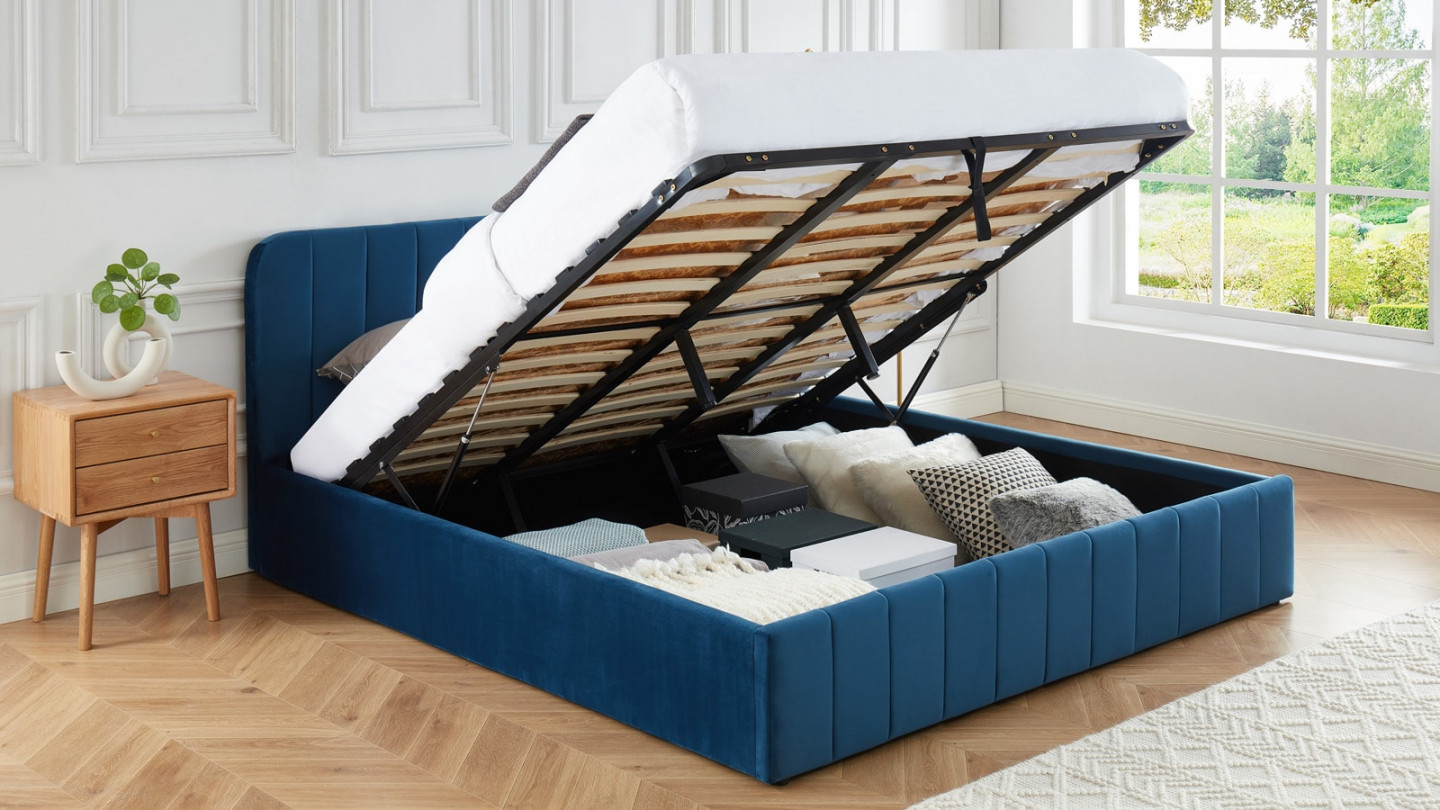 Lit coffre 180x200cm en velours bleu canard avec tête de lit + sommier à lattes - Collection Ava - ELLE DECO