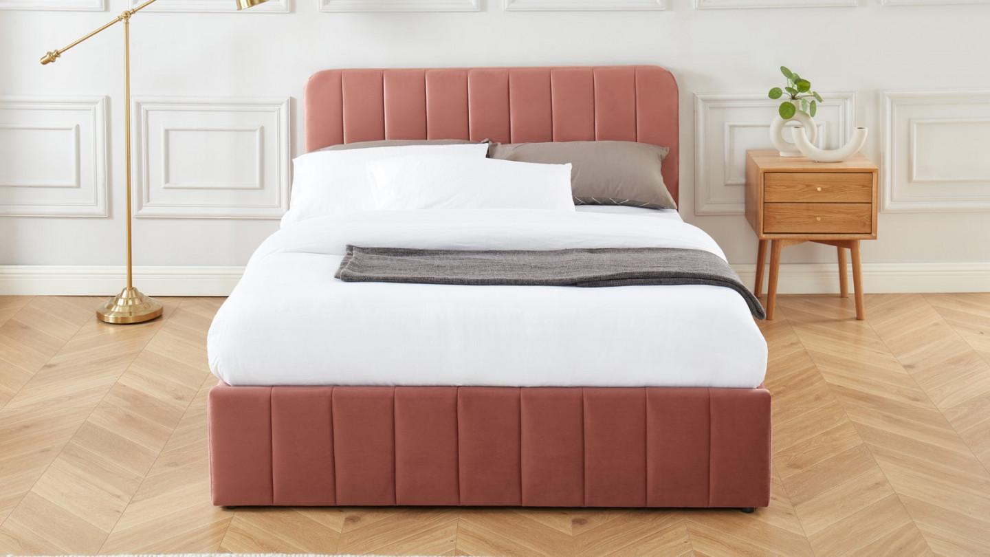 Lit coffre 140x190cm en velours rose blush avec tête de lit + sommier à  lattes - ava - Conforama