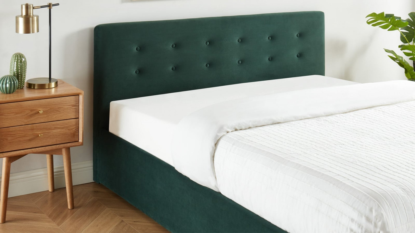 Ensemble lit coffre 160x200 en velours vert + matelas Memo HR avec tête de lit et sommier à lattes - Collection Tina