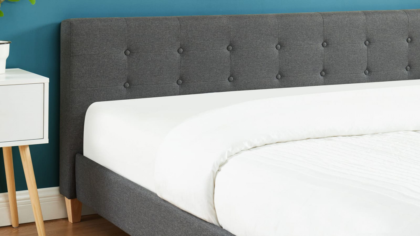Ensemble lit + matelas Memo HR avec tête de lit capitonnée en tissu gris foncé - sommier à lattes 180x200cm - Collection Milo