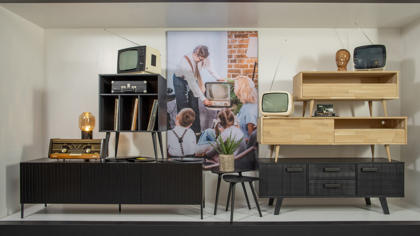 Meuble TV en chêne massif piétement retro – Collection Tygo