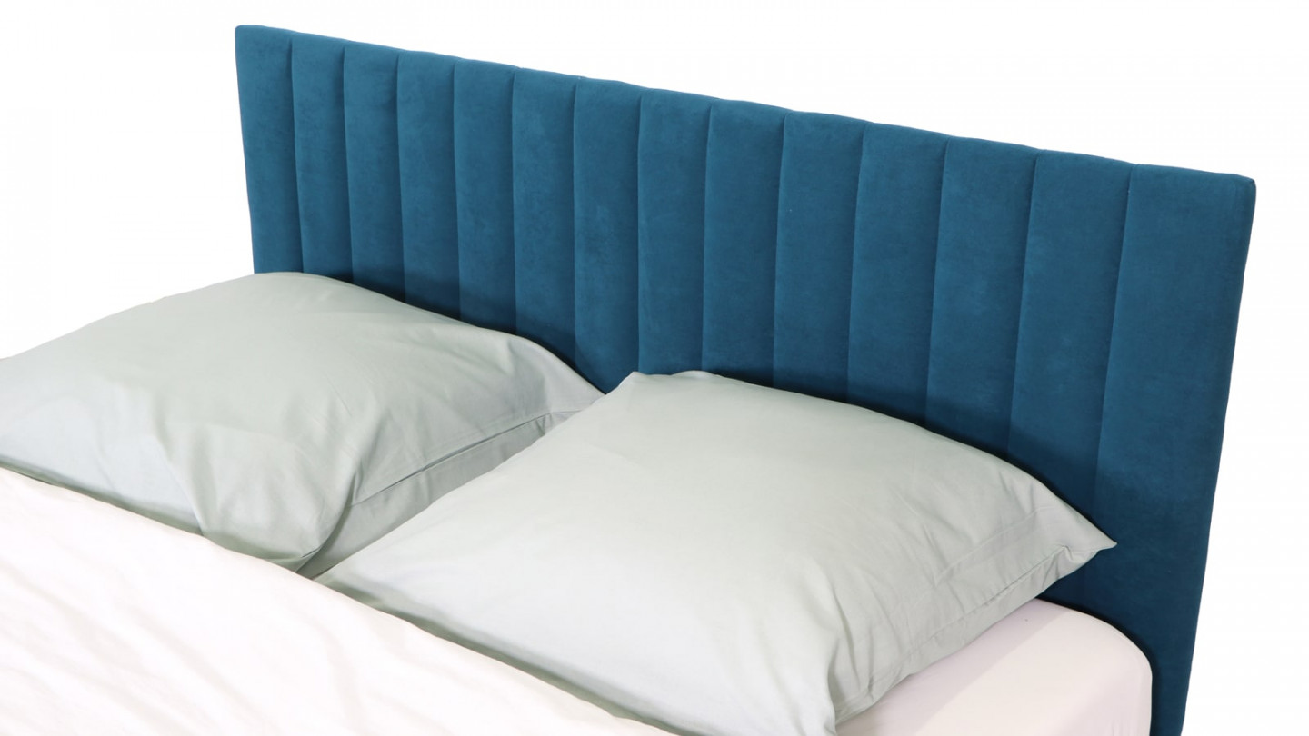 Lit adulte 160x200 cm en bois naturel avec sommier et tête de lit en velours bleu canard - Elioco