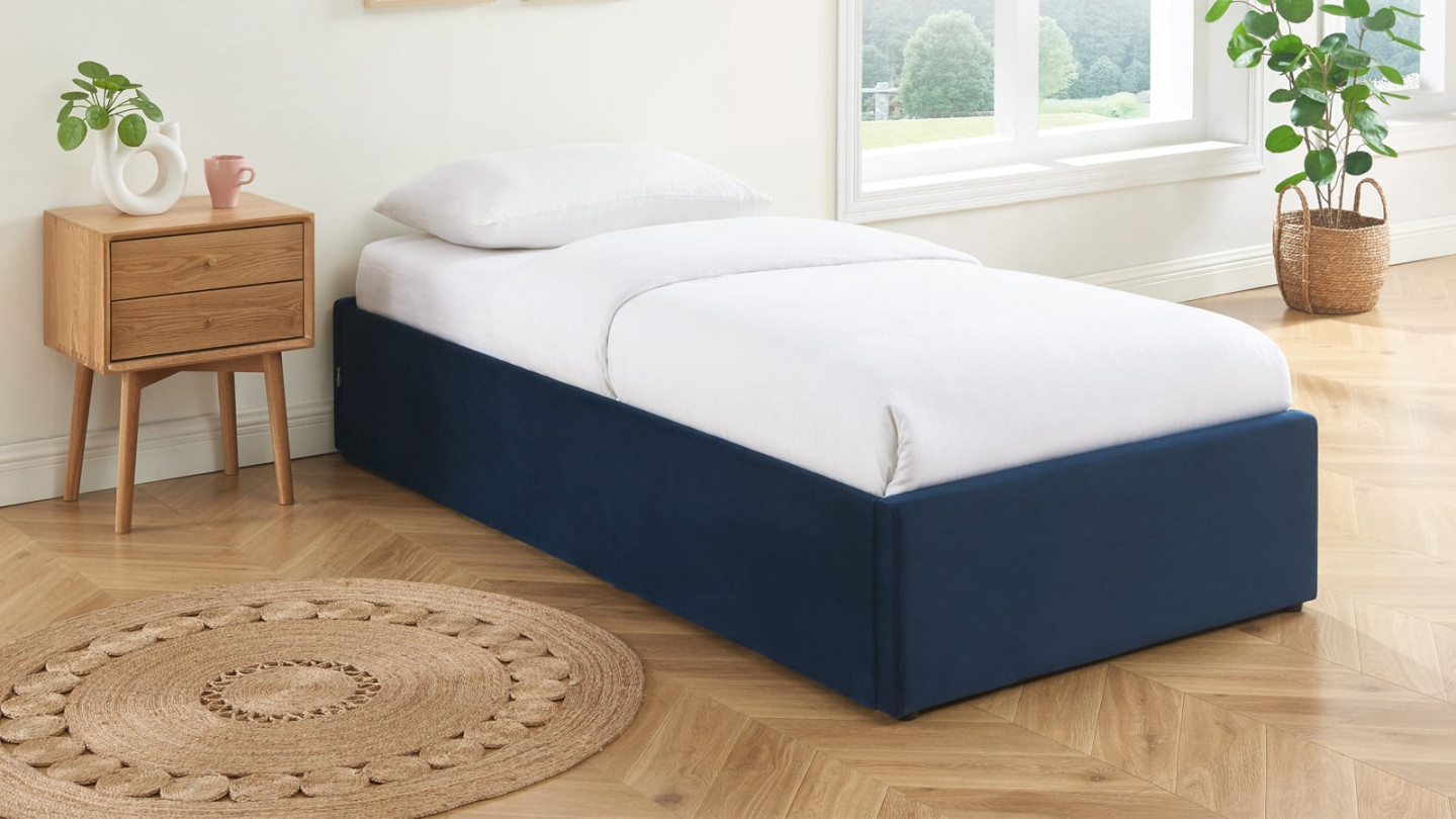 Lit coffre 90x190cm en velours bleu foncé + sommier à lattes - Handy