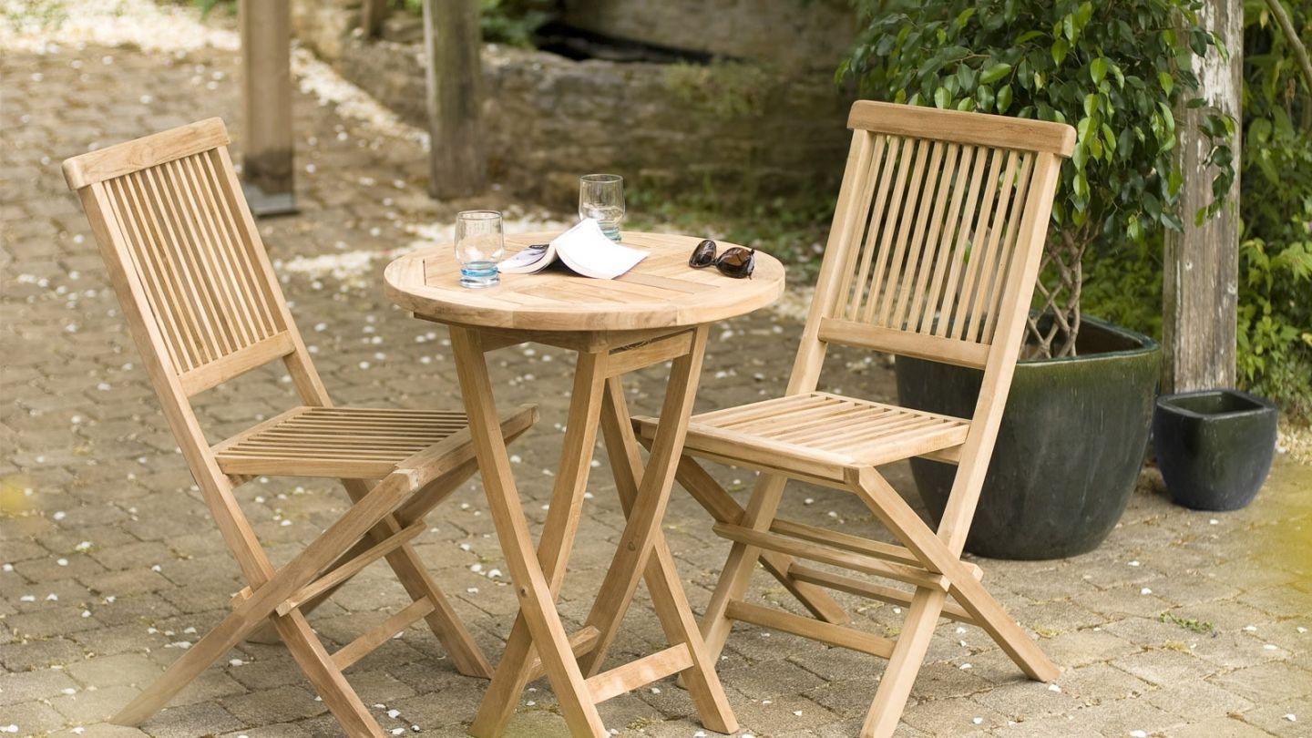 Petite table basse de jardin pliante en chêne massif Roble