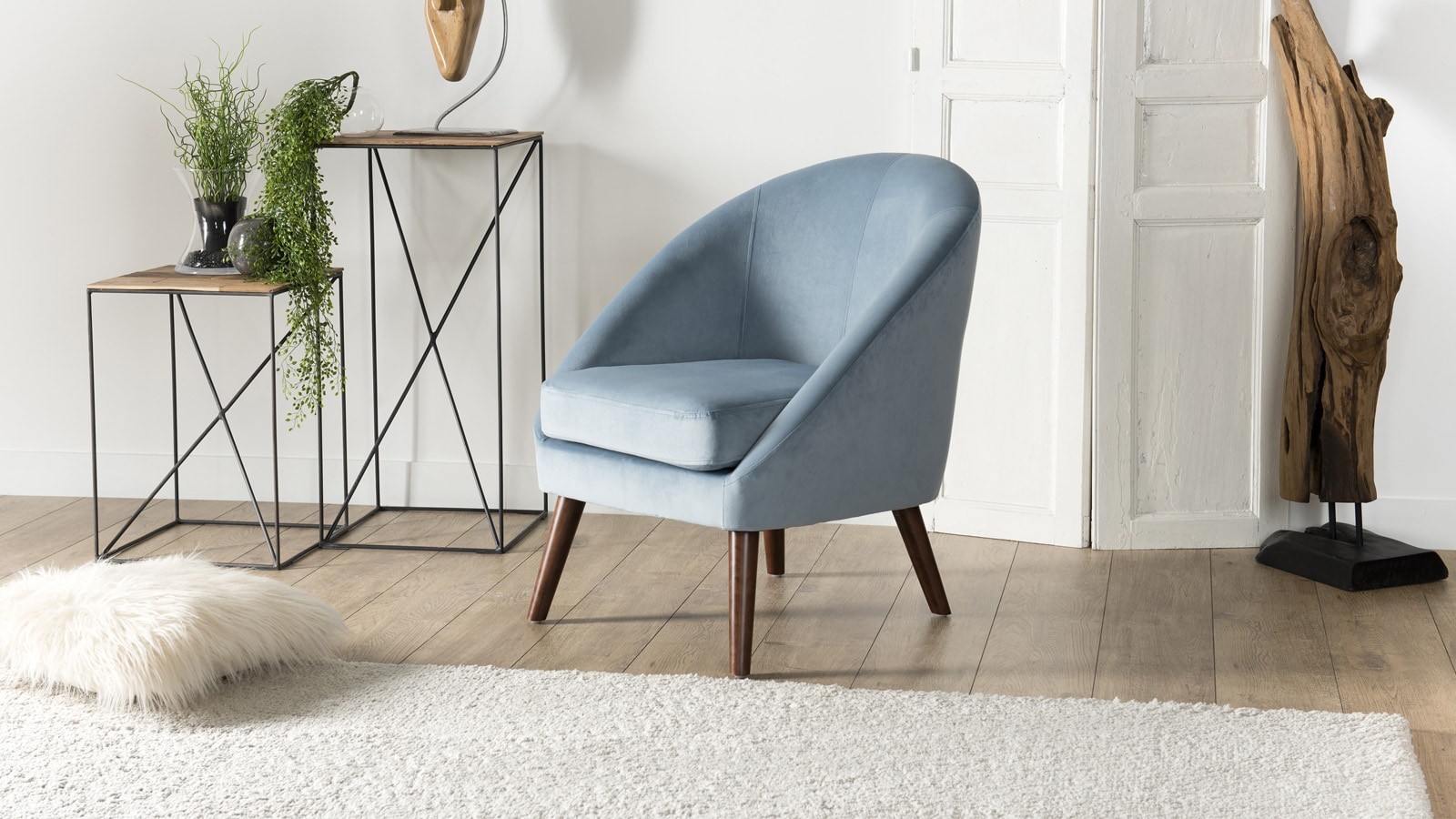 Fauteuil scandinave en velours bleu clair - Style Vintage chez Homifab