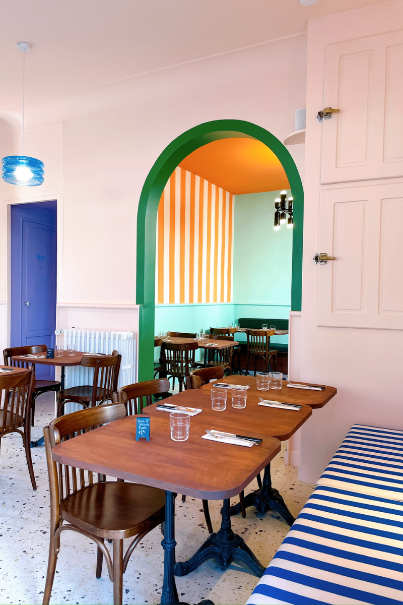 Zoom sur les couleurs acidulées du bistrot Pinpon