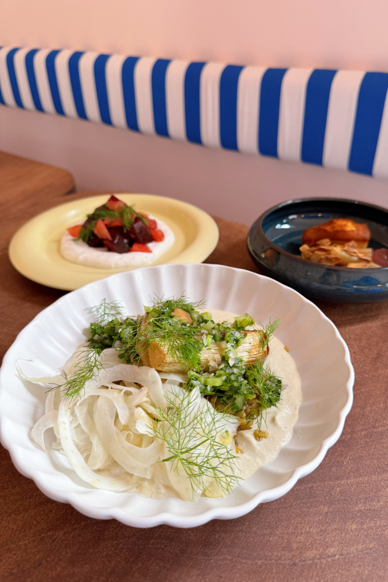 Zoom sur les couleurs acidulées du bistrot Pinpon