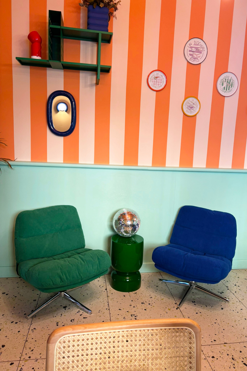 Détail de la décoration colorée du restaurant Pinpon à Bordeaux