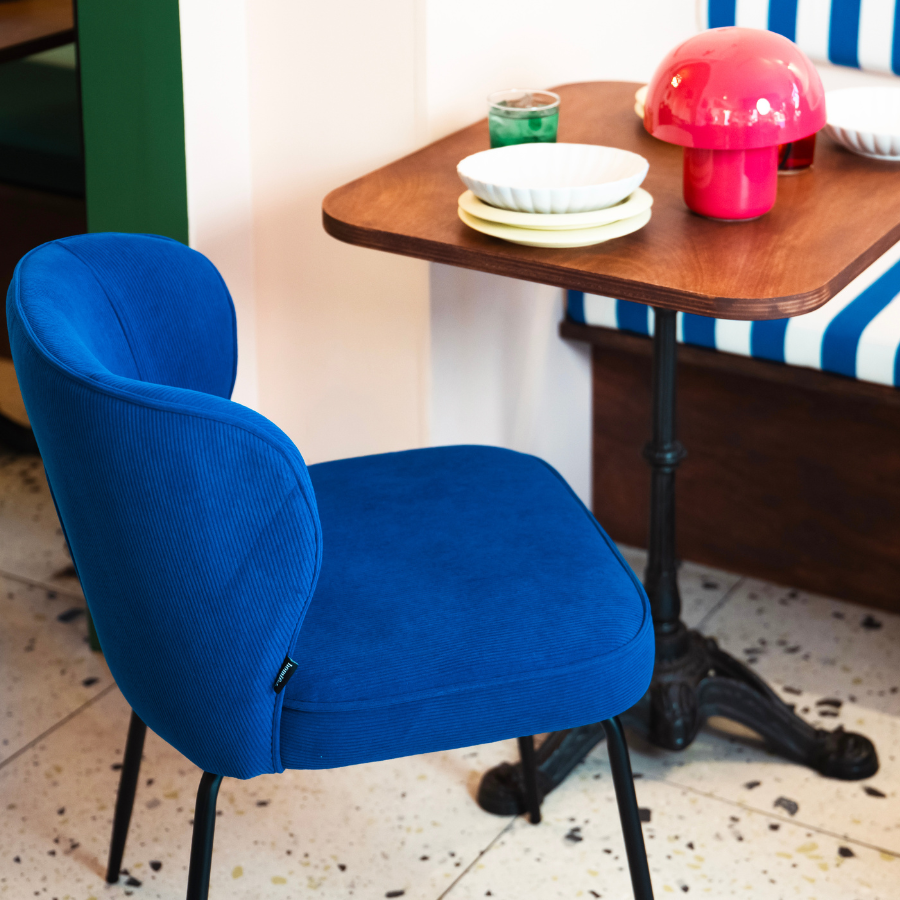 Vue d'ensemble du restaurant Pinpon à Bordeaux avec décoration colorée