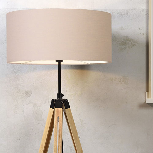 Lampadaire trépied en bois et métal noir abat jour en coton taupe - Darwin