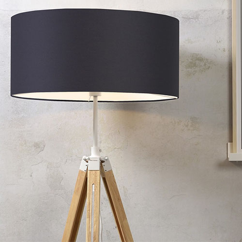 Lampadaire trépied en bois et métal blanc abat jour en coton gris foncé - Darwin