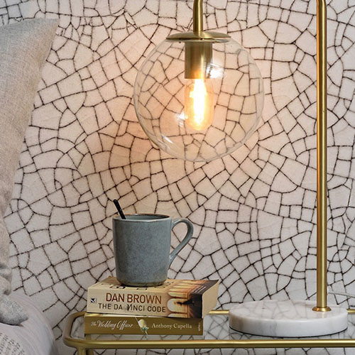 Lampe de table en métal doré abat jour rond en verre - Collection Warsaw - It's About Romi