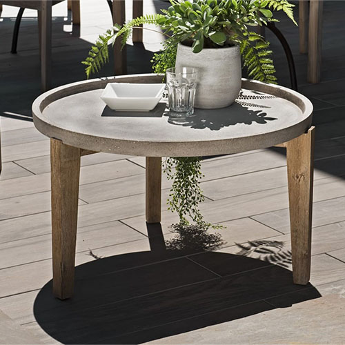 Table d'appoint de jardin ronde 80cm en béton piètement en acacia - Collection Victor