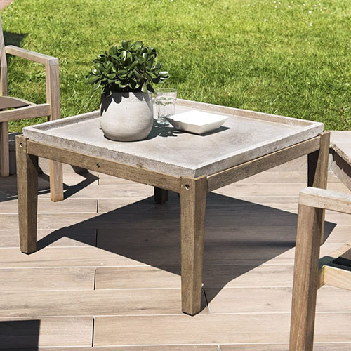 Table basse de jardin carrée 80cm en béton piètement en acacia - Collection Victor