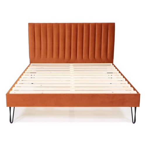 Lit adulte 160 x 190 cm en velours rouille et piètement en métal noir et sommier à lattes - Livia