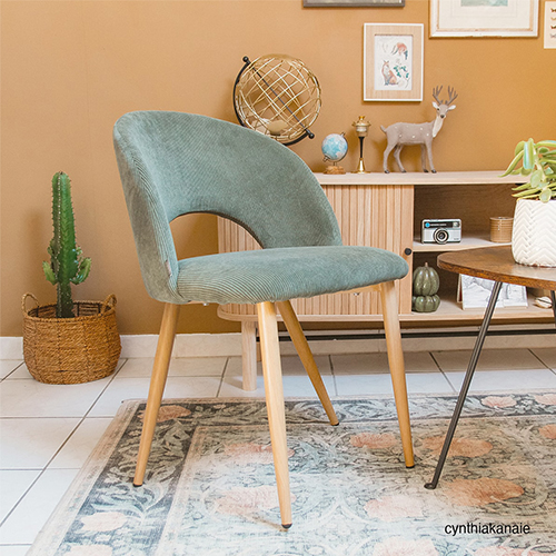 Lot de 2 chaises en velours côtelé vert, piètement effet bois - Moss