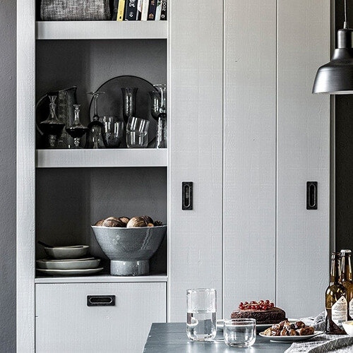 Armoire brut de sciage en pin et béton gris – Collection Side Barn