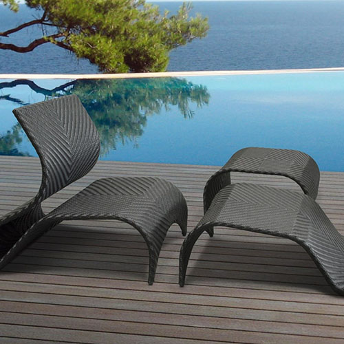 Bain de soleil en résine tressée noire, repose-pieds et table - Collection Vanuatu