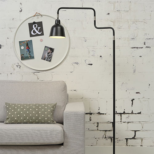 Lampadaire tube en métal noir - Collection London - It's About Romi